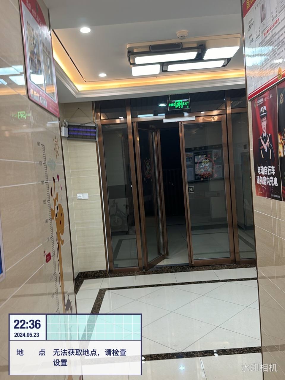 大堂玻璃门敞开