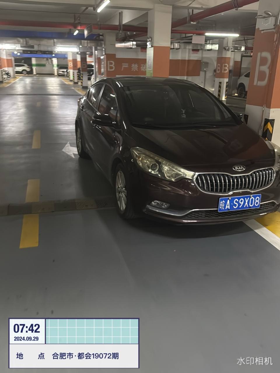 地下车库机动车停在行车道禁停区