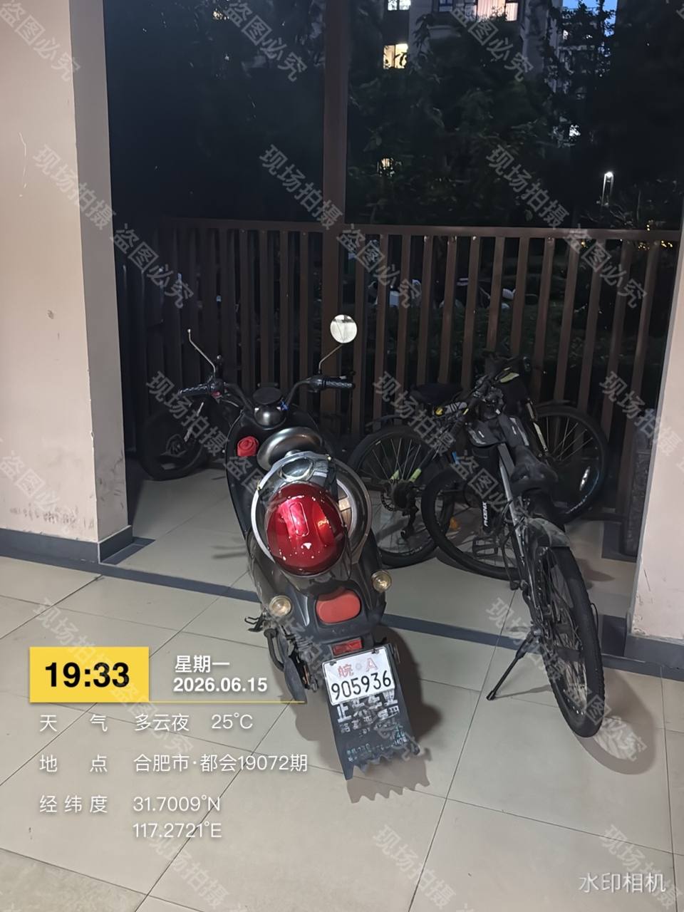 架空层电瓶车自行车乱停