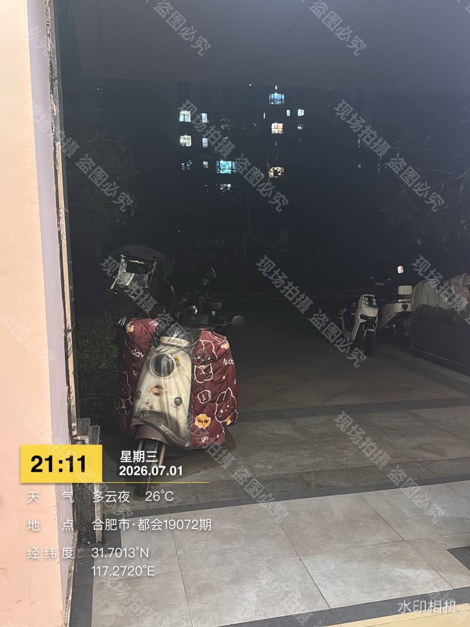 门口电瓶车乱停